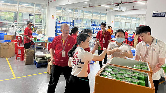 炎夏送清凉，创新微越赠茶暖心——滴滴香茗，关怀相随