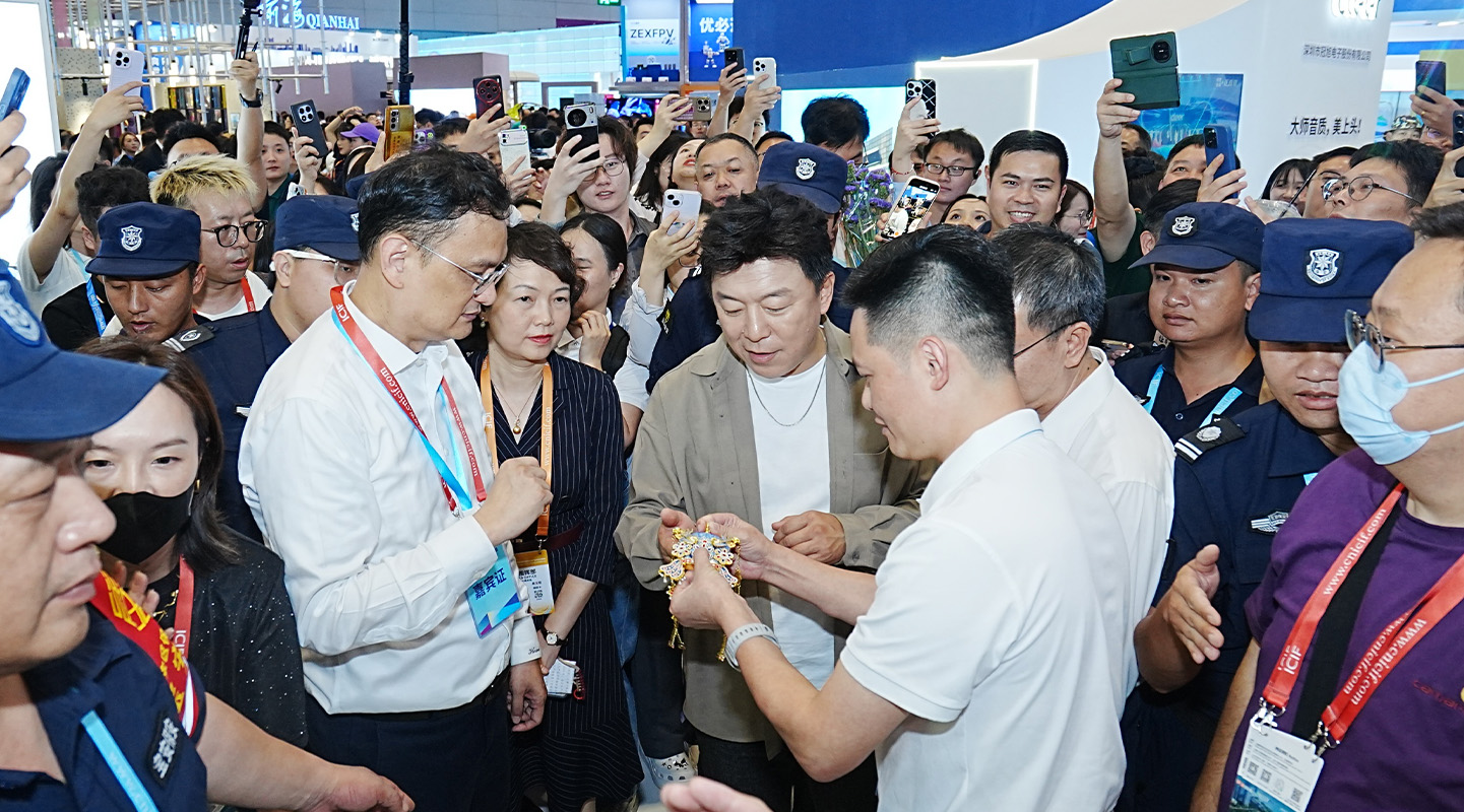 文博荟萃·匠心呈现 | 深圳创新微越工艺礼品有限公司闪耀2025深圳文博会